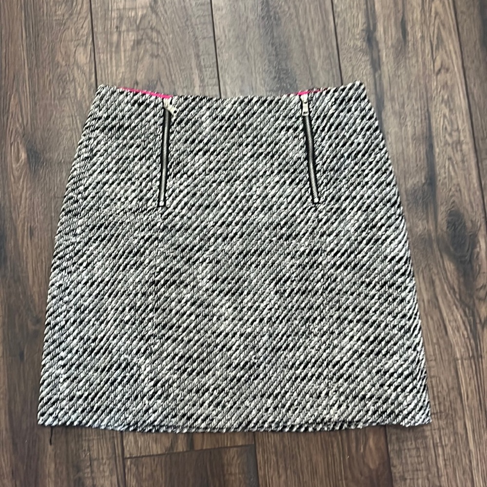 LOFT black and white twill skirt with two front zippers size 0P